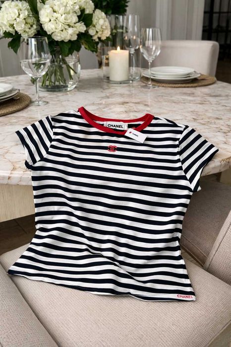 уникална тениска на райе черно бяла черна червен кант на шанел chanel