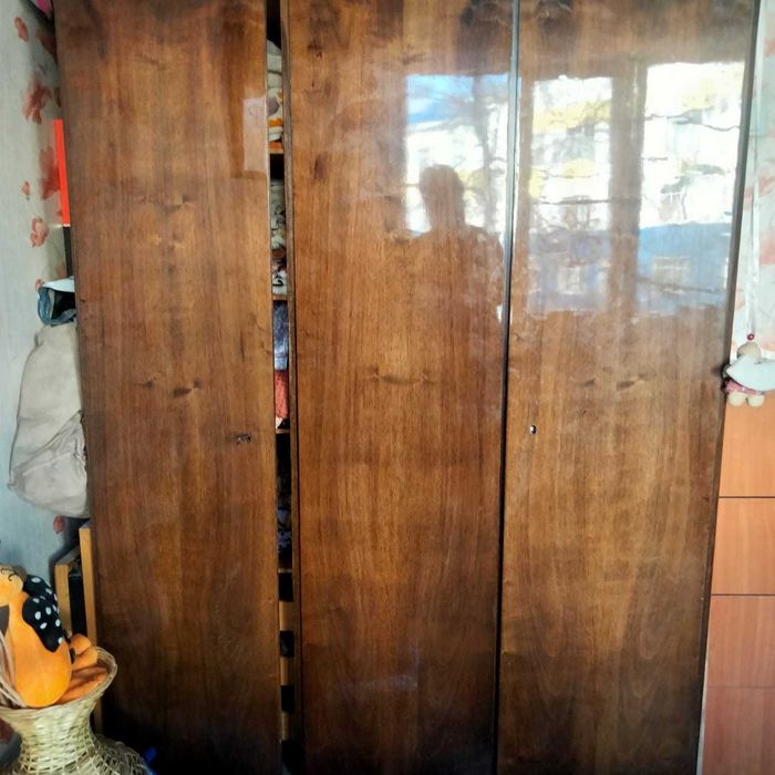 Шифоньер полированный деревянный