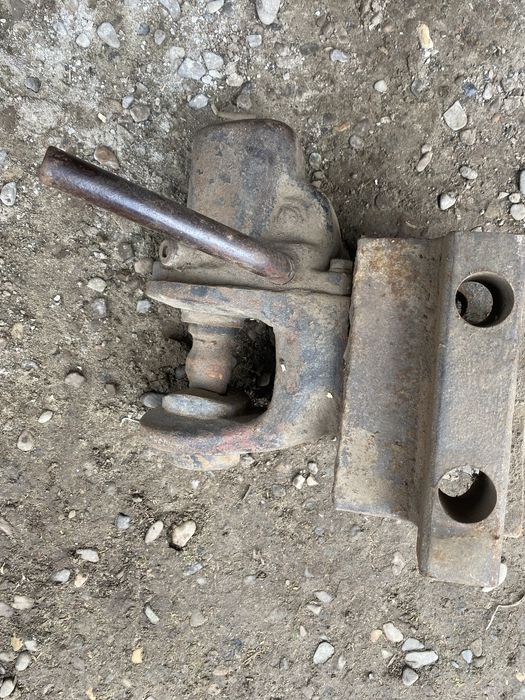 Cuplă tractor pentru remorcā