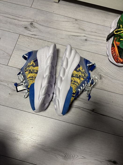 Versace chain reaction