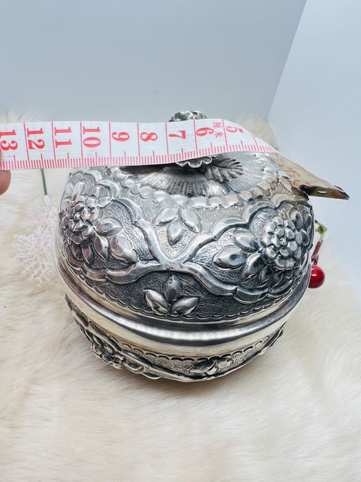 Prodaetsya srochno konfetnitsa 925proba 243gr