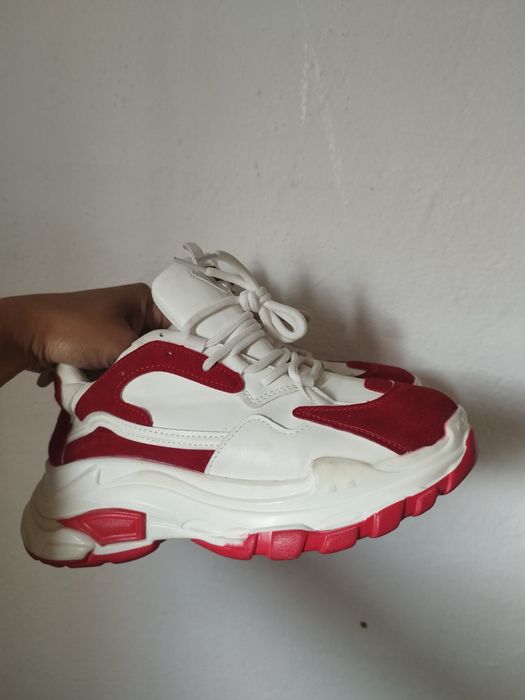 Женские кроссовки