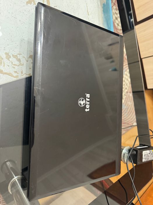 Лаптоп 8gb ram преинсталиран windows 10