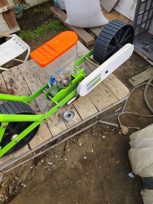 Semanatoare manuala pe 1 rand.