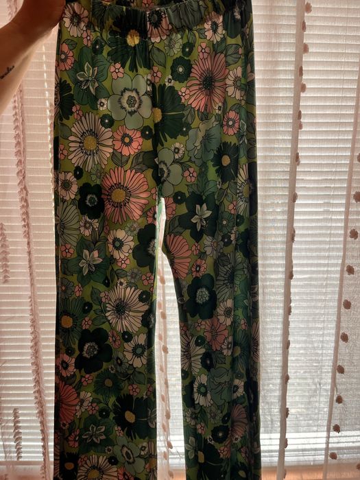 Дамски панталони с широк крачол