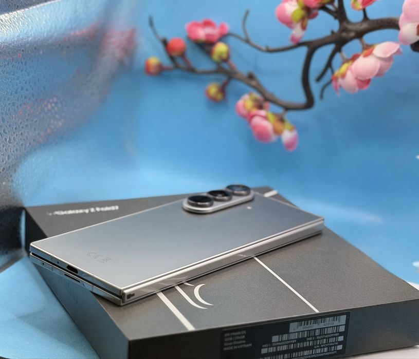 ГАРАНЦИОНЕН!!! Samsung Galaxy Z Fold7, 12GB RAM, 256GB, 5G, Silver Shadow + подарък 45W зарядно