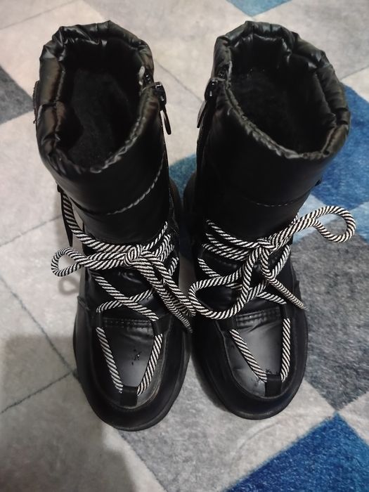 Продам демисезонные сапоги на девочку