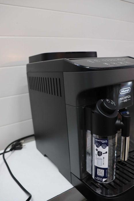 De'Longhi Magnifica Evo ECAM293.52.B  кафемашина с кана за мляко