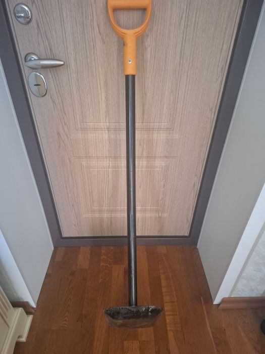 Лопата совковая FiISKARS