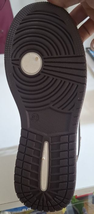 Продам кроссовки Nike