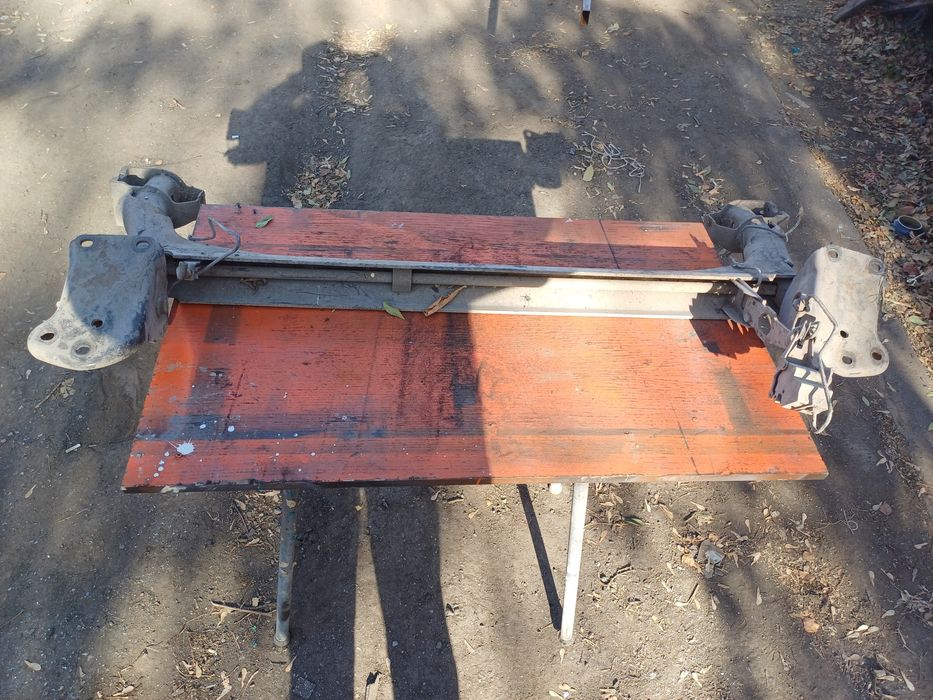 Пассат Б3 задняя балка