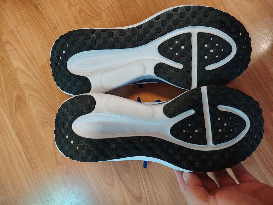 Продавам мъжки маратонки Nike Revolution 8-номер 43