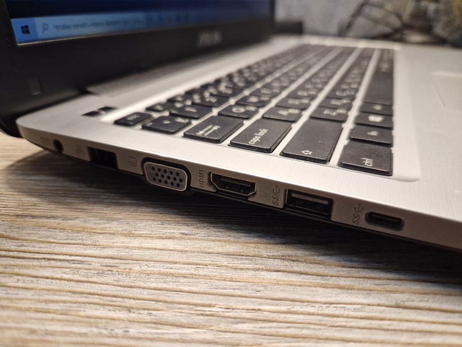 Ноутбук Asus Corei7 Модель X556U