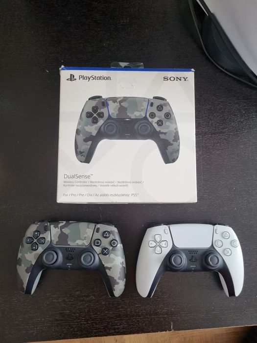 PlayStation 5 Disc Edition (CFI-1216A) + 2 контролера + Акаунт с игри