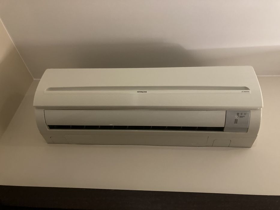 2 броя климатици Hitachi с едно външно тяло- идеални