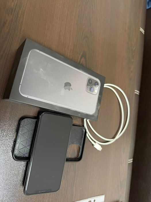 Продавам iPhone 11Pro 256GB.