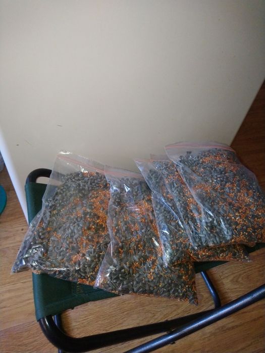 Продам корм для попугаев