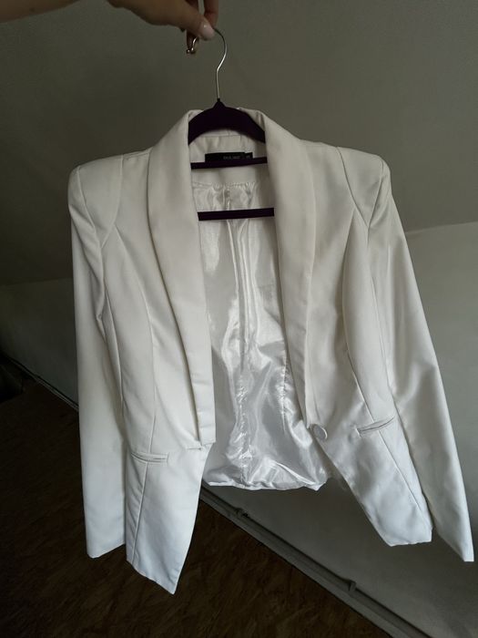 Продам белый женский пиджак