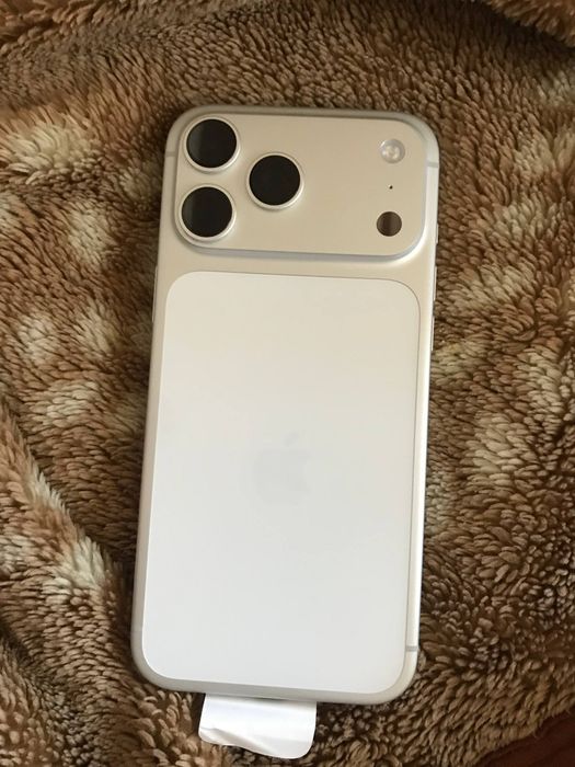 Iphone 17 pro max silver