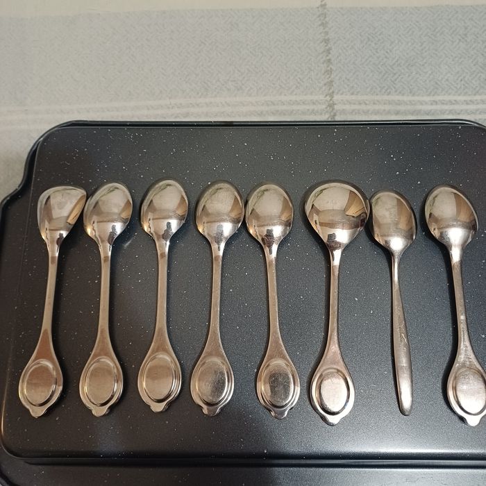 Vând lingurițe și furculițe