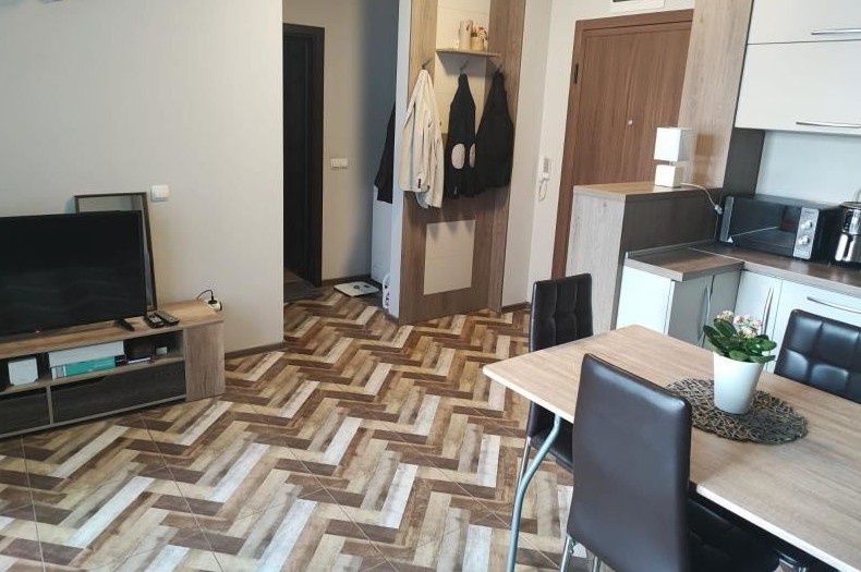 Дава се под наем Двустаен апартамент в София, Витоша - 76 кв.м за 408 € - Снимка #1
