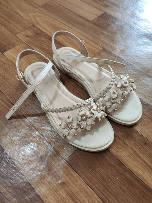 Отдам даром сандали