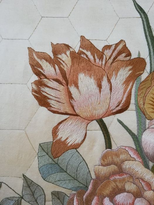 Broderie manuala "Gradina cu lalele"