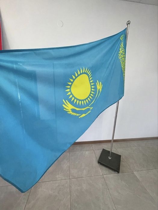 Флагшток кабинетный