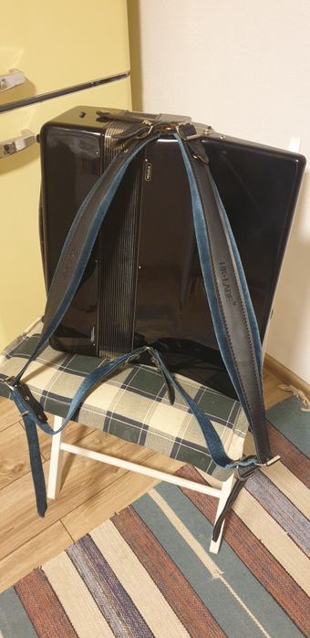 Acordeon  /  72  basi  /