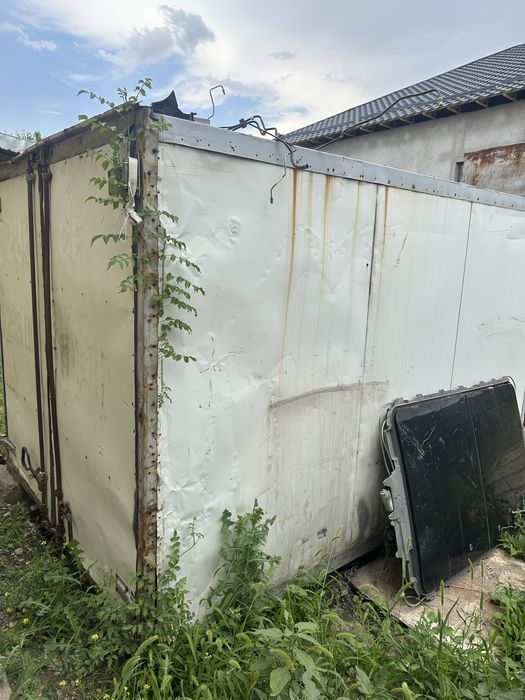Продам грузовую будку