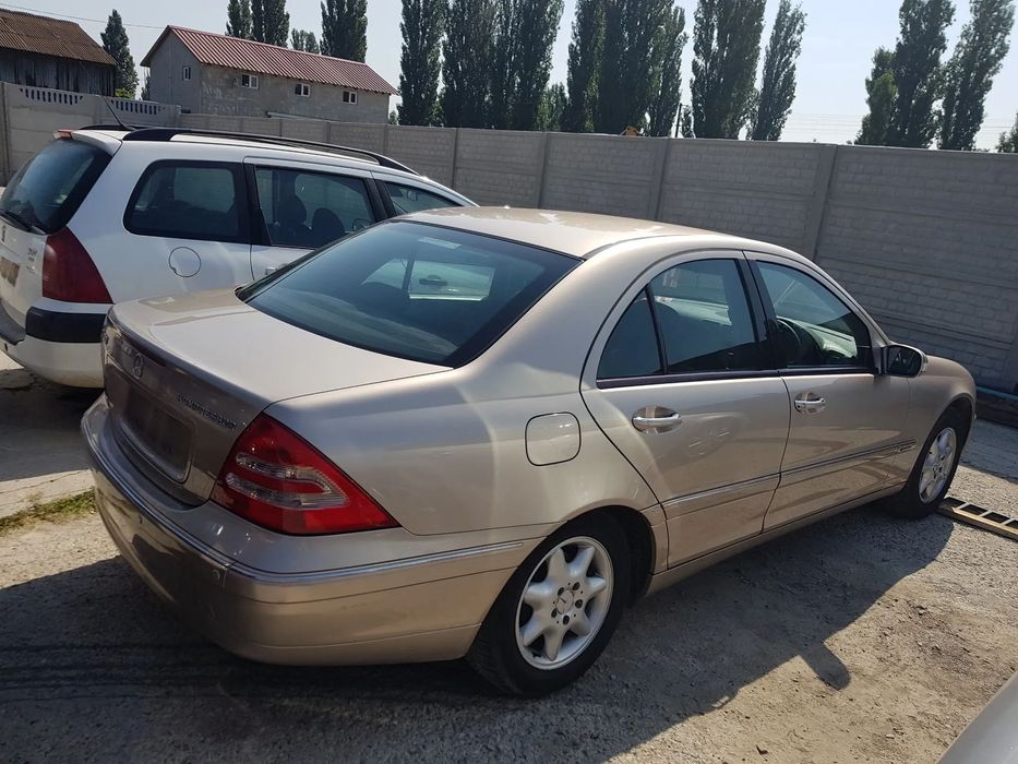 Capota fata/ Usa dreapta spate/Usa dreapta fata /Bara spate/ Capota spate Mercedes C-Class W203