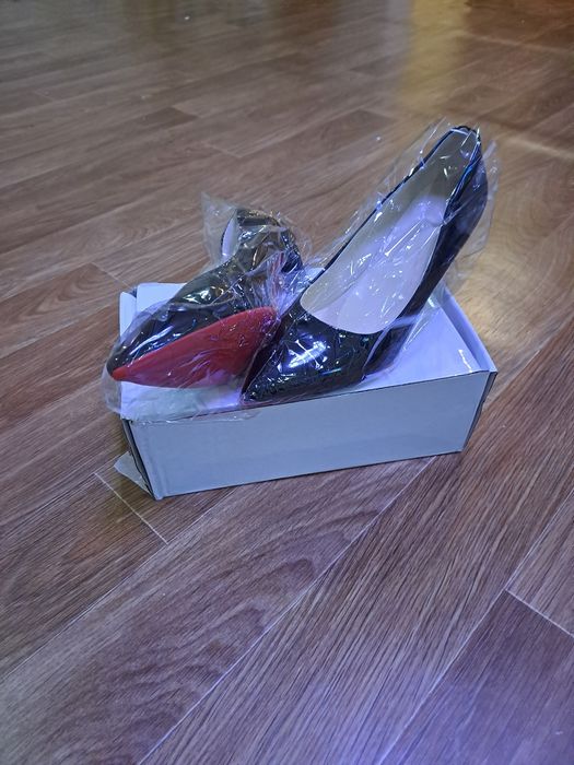 Продам женские туфли