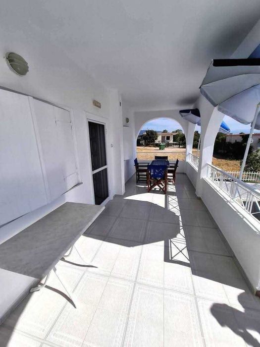 Продава прекрасна къща с площ 60 м2 и двор 220 м2 в Неа Врасна, Гърция