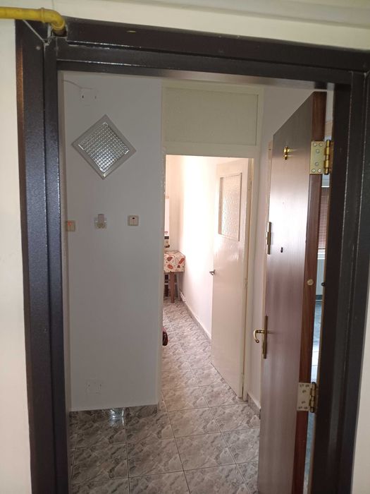 Garsoniera de vanzare,cu 2 camere langa Club Politisti Bz