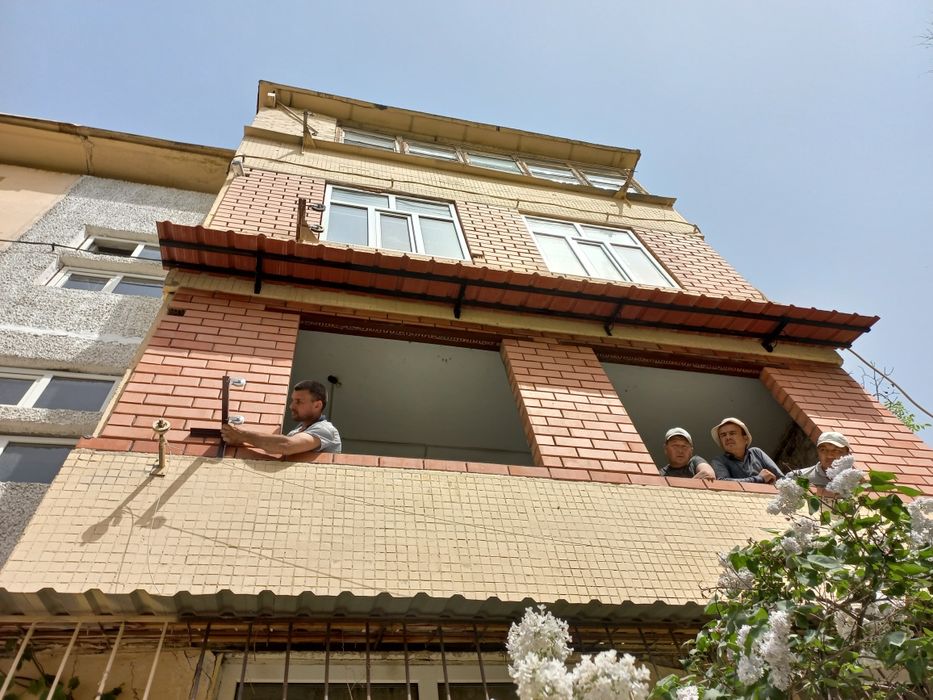 Установка козырьки бесшумный над окнами