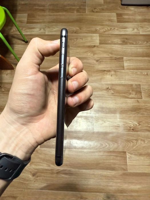 Продам iPhone 8 64gb Black