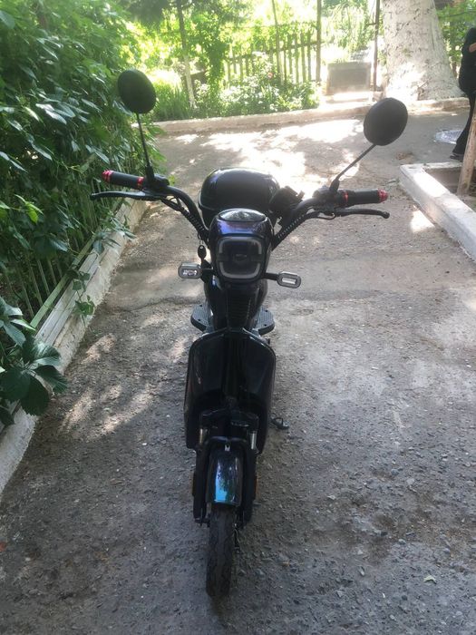 Скутер bonvi Sce001
