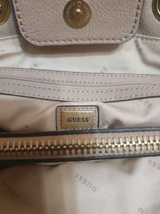 Geanta de umar Guess