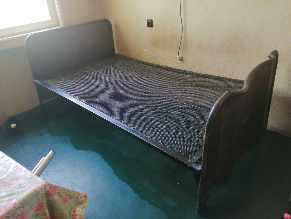 Легло с метални страници /табли /