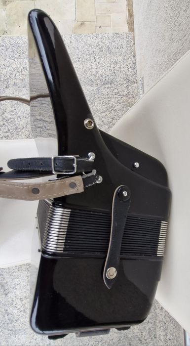 Acordeon  Baile/Parrot cu 80 basi negru