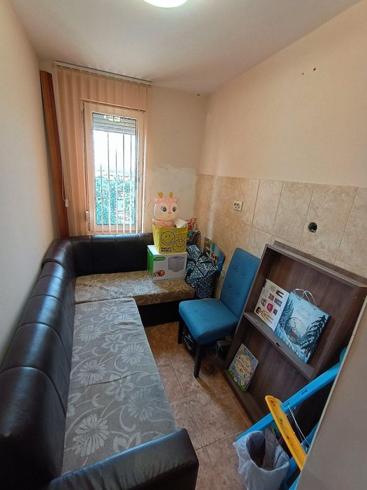 Тристаен апартамент в ж.к. Славейков.