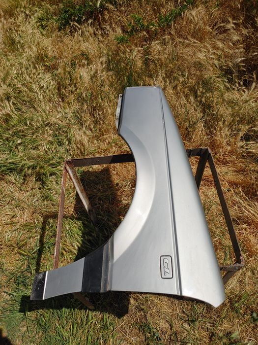 Кузовные запчасти на фольксваген Пассат Б3 в хорошем состоянии.