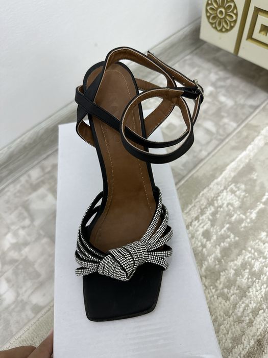 Босоножка туфли каблук