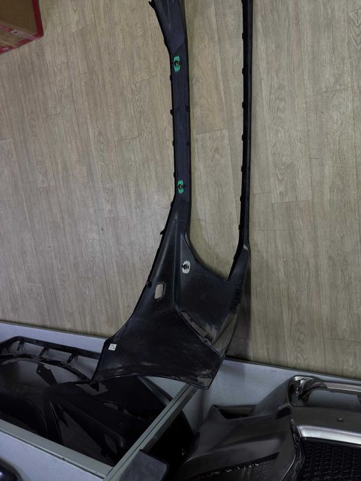 Бампер передний б/у оригинал Toyota Camry 80