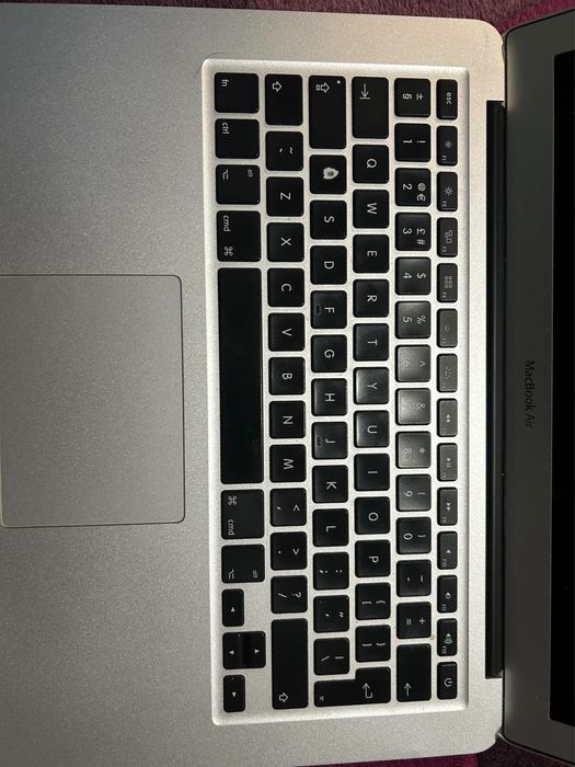 MacBook Air 13” Mid 2013 | i5 | 4GB RAM | 120GB SSD | Работи отлично