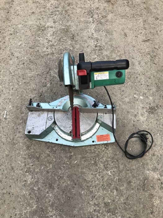 Fierastrau Circular Unghiular Hitachi C 10FCA 1640w