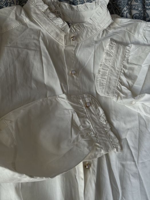 В  школу  белая