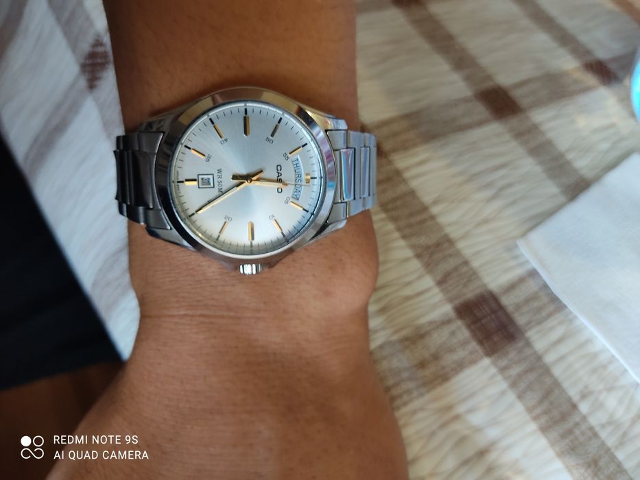 Наручные часы ,сағат, қолға арналған сағат