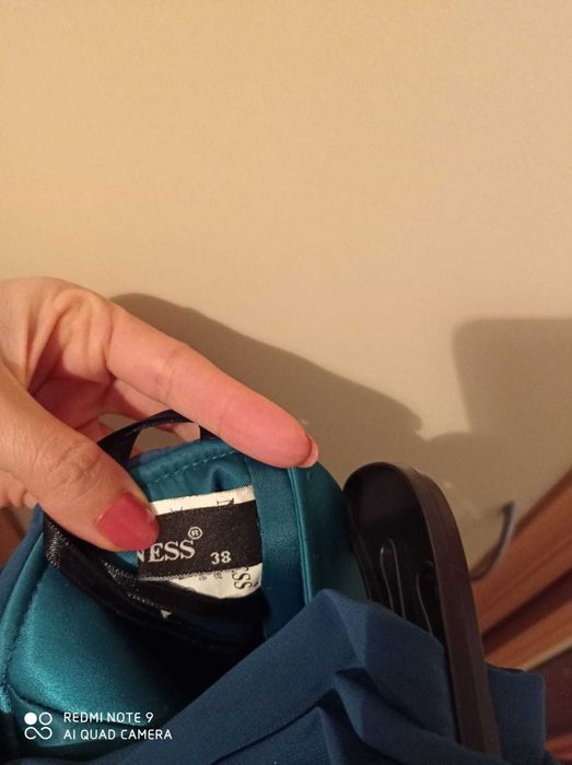 Нова блестяща рокля с етикет, намалена на 22 лв