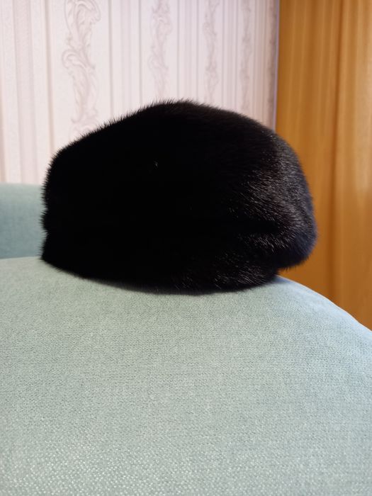 Женский норковый берет.